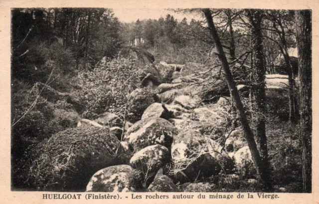 CPA 29 - HUELGOAT (Finistère) - Les Rochers autour du Ménage de la Vierge