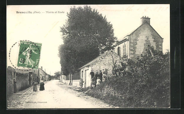CPA Brenouille, Mairie et Ecole, vue de la rue 1915