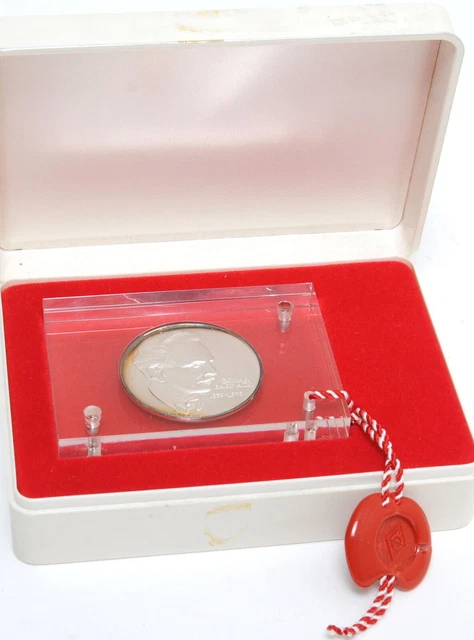 Rare Oskar Barnack / Ur Leica Commemorative Medal in acrylic silver coin
