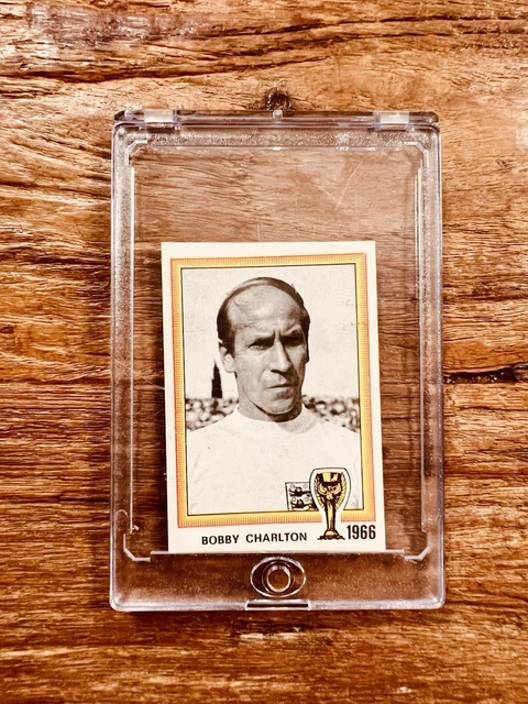 Carte Panini Signée Bobby Charlton - Coupe Du Monde 1970 Mexique - En Excellent état