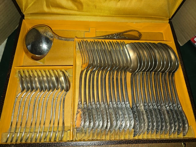 Ménagère en métal argenté de 37 pièces avec poinçons