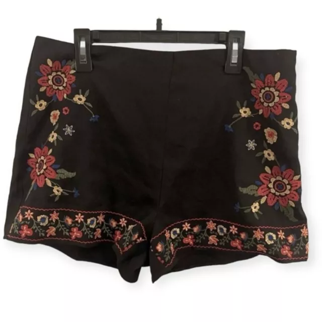 Blu Pepper Women's Floral Embroidered Shorts Size L. W15". I3".