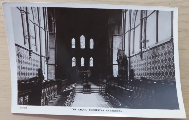 Real Photo Postcard: Choir, Rochester Cathedral, Kent. WH Smith Kingsway Series