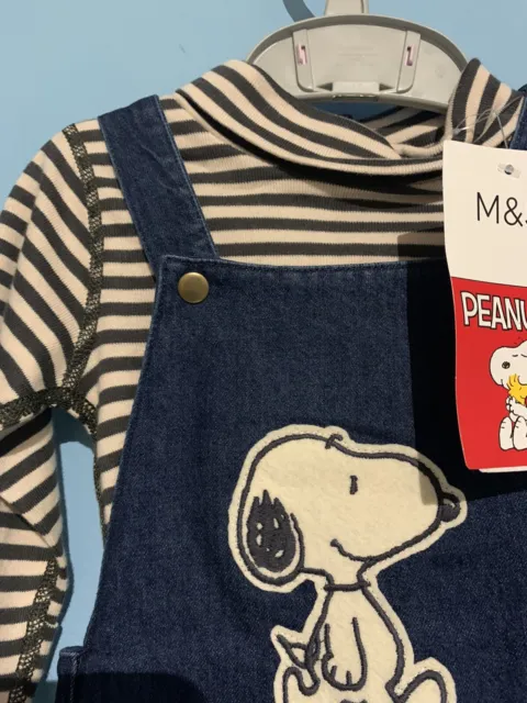 M&S Outfit In Denim Arachidi Nuovo Con Etichette Età 9-12 Mesi Snoopy Unisex Favoloso 3
