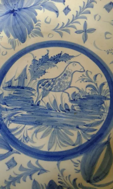 grand plat en faience-ceramique a decor bleu et mouton signe