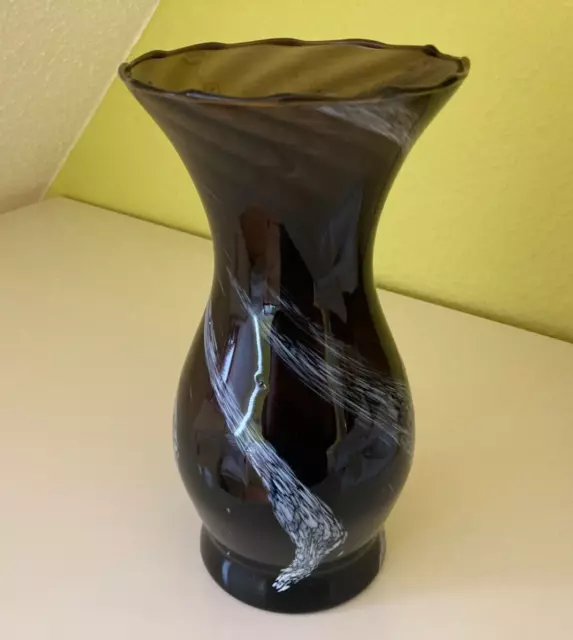 seltene  Vase lila Rauchglas mundgeblase durchscheinend mit Strudelmuster