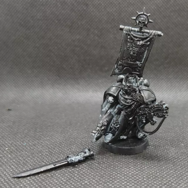Warhammer 40k Space Marines captain commander assault on blackreach