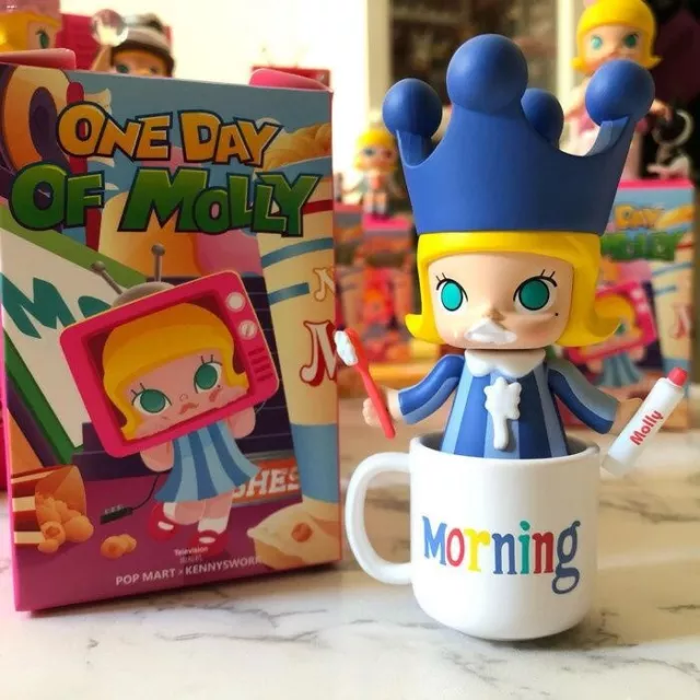 POP MART x KENNYSWORK One Day of Molly Minifigur Morgen Designer Spielzeug UK
