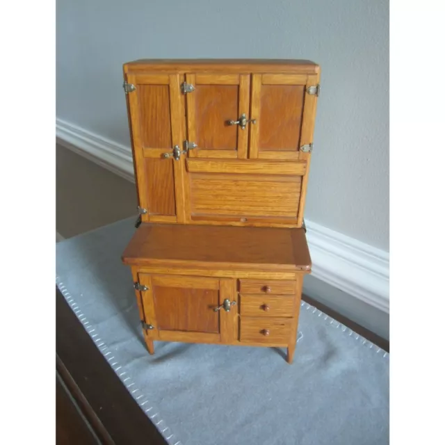 VINTAGE OAK SALESMAN SAMPLE HOOSIER CABINET IN MINT CONDITION  18"x10"x9"