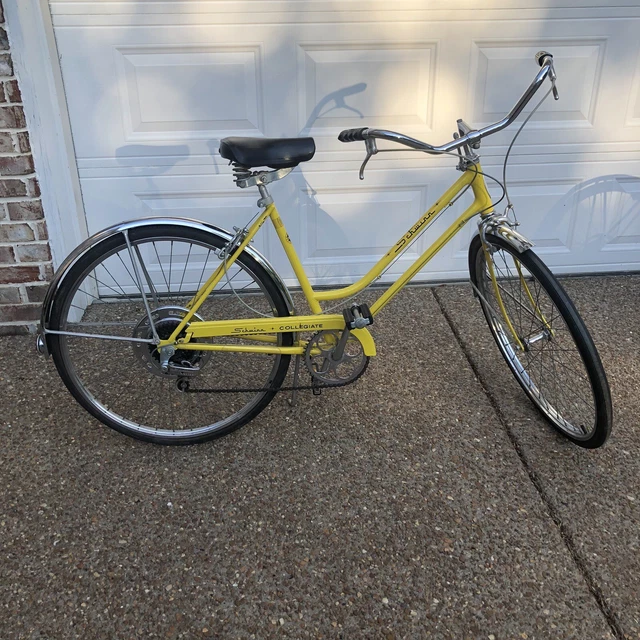 schwinn yellow cruiser bike
