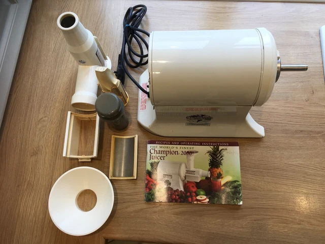 Champion 2000 Juicer in Black