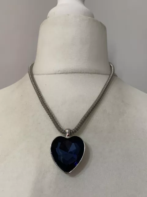 Collar colgante corazón facetado azul brillante de cadena M&S (JB21)