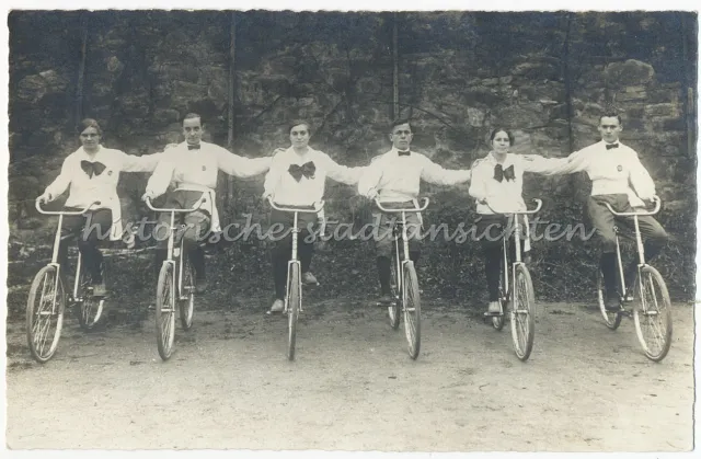 Donne & Männer Posieren Su Biciclette - Vecchia Foto 1920er