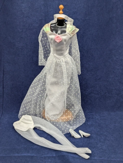 barbie wedding dress 90s 1990s Barbie Wedding Dress  Twiggy's Doll Hospital