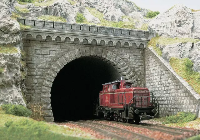 Double track tunnel portal with stone walls (2) OO/HO Busch 7023