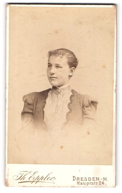 Fotografie Th. Eppler, Dresden-N. Hauptstr. 24, Junge Dame mit zurückgebundenem