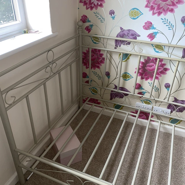 DUNELM CREAM/IVORY COLOURED Day Bed Frame Excellent Condition (New