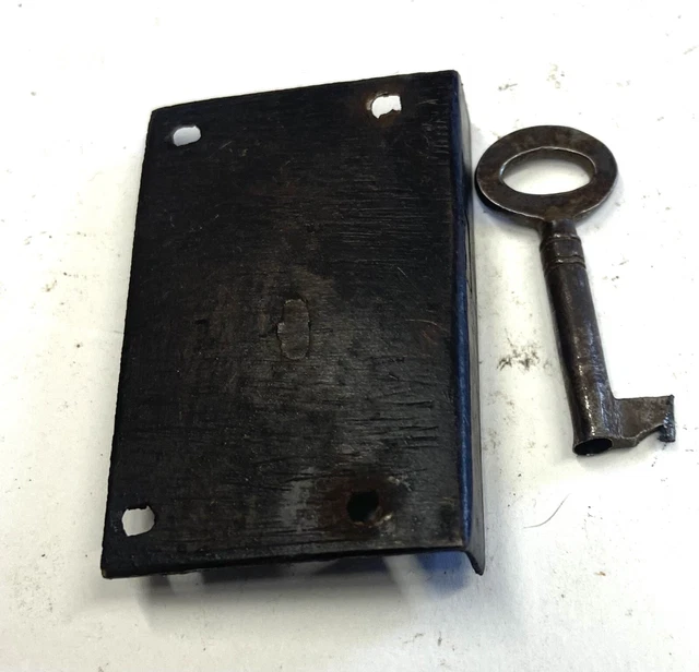 ANTIQUE GRANDFATHER / Longcase Clock Lock and Key Working £45.00