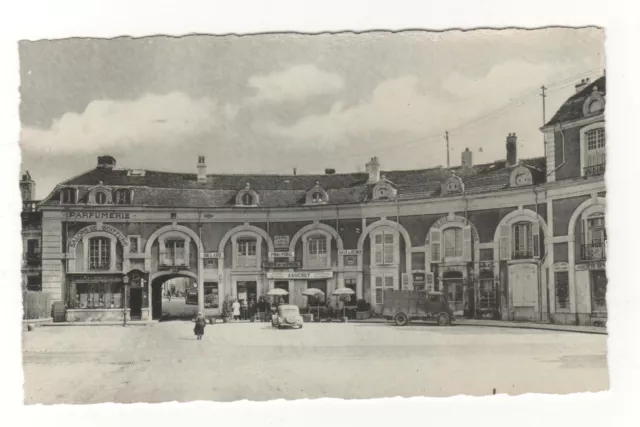 CPSM 55 Ice Cream - COMMERCE: PLACE DU CHÂTEAU (MEUSE) Automobile - cpa