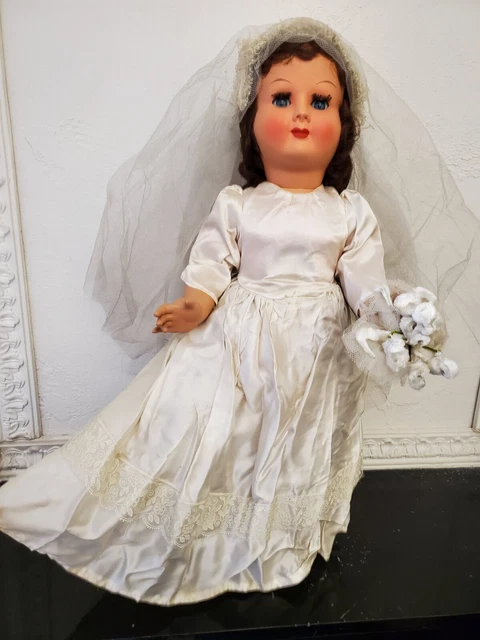 Grande poupée mariée vintage, plastique - France