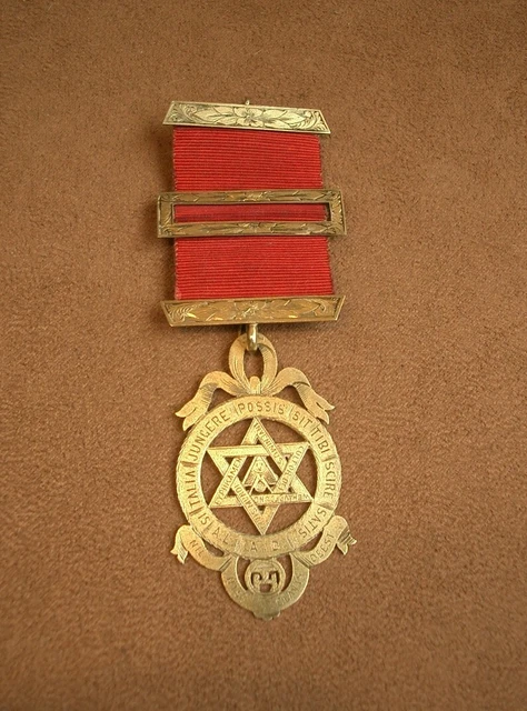 Médaillon Ancien Bijou Basique Avec Blason Des 7 Provinces En Couleur - Occasion