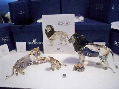 Swarovski Scs Ae Signed Akili Lion With Mother Lion & Lion Cub + Ppwght & Pin
