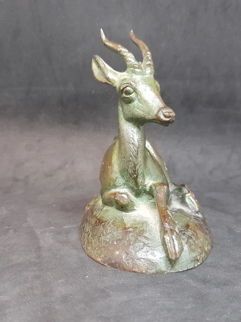 Irénée Rochard, Sculpture Art Déco en Bronze à Patine Verte. Gazelle Couchée
