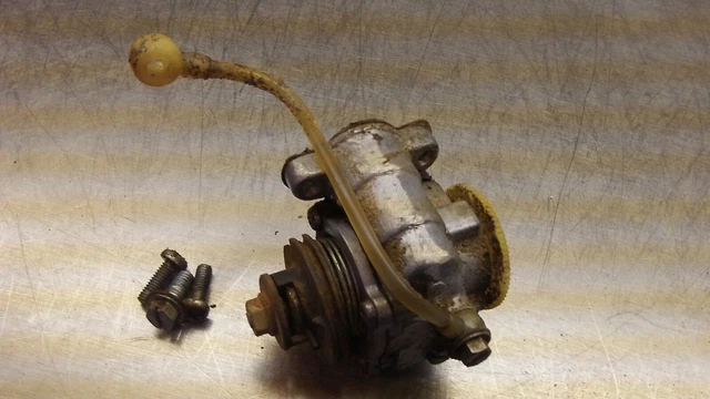 Yamaha 60 Y28 Oil Injection Pump Not Tested Parts T2-7LR