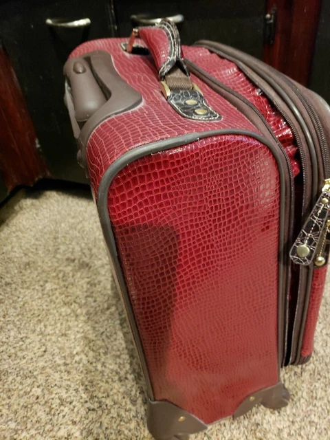 Samantha Brown Classic Red  Croc Embossed 22" Spinner Wheeled Upright Luggage 5