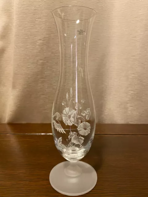 Vintage Avon Etched Hummingbird 24% Lead Crystal Bud Vase 9 1/4” Tall Excellent