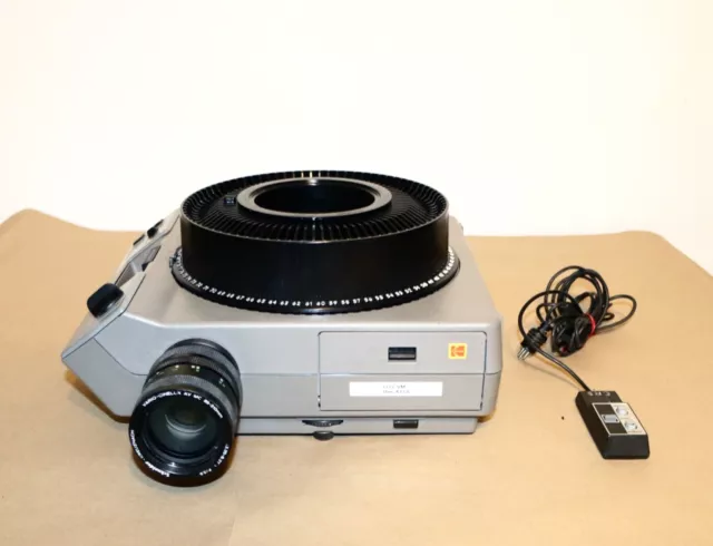 Kodak Ektagraphic III E Plus Slide Projector. With Remote Control and Slide Tray