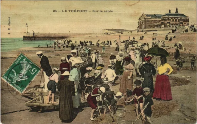 CPA Le TRÉPORT Sur le sable (806202)