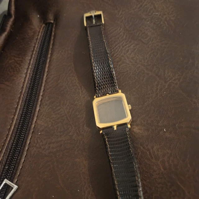 Vintage gucci deals watch square face