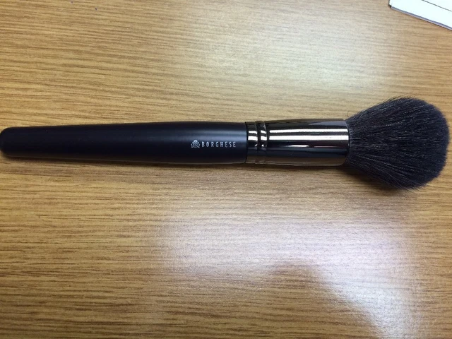 BORGHESE  LUXURY POWDER BRUSH NO BOX 8" LONG(brush tip is 1.5" wide)