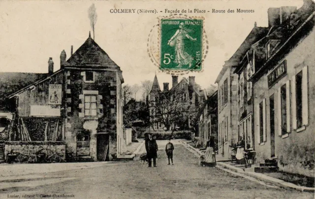 CPA COLMERY (58 Nièvre), Façade de la Place-Route des Moutots, années 1910