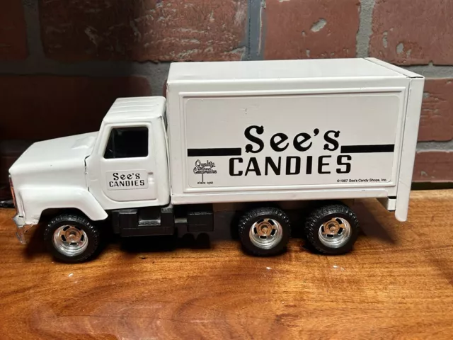 Vintage See's Candies Toy Delivery Truck ERTL #2423  1987 VINTAGE METAL WHITE