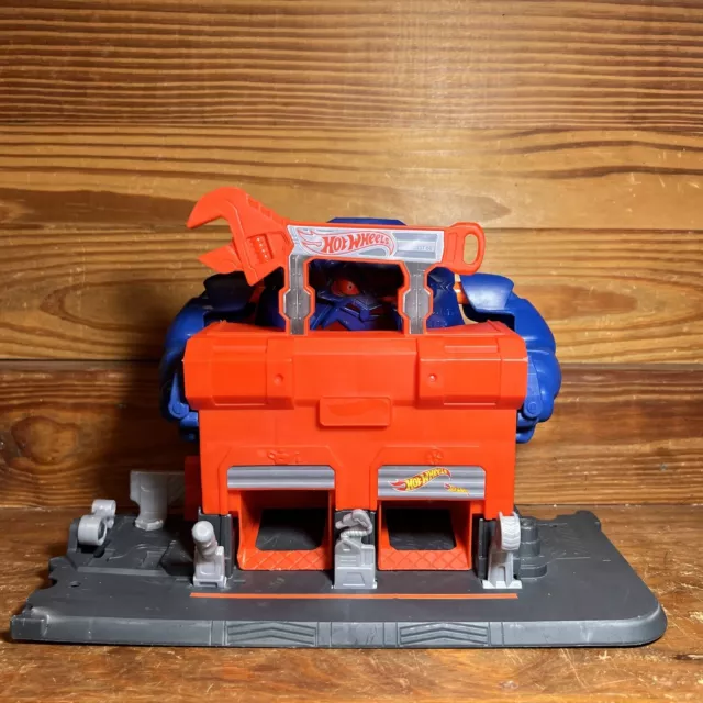 Hot Wheels City Gorilla Rage Garage Attack Play Set
