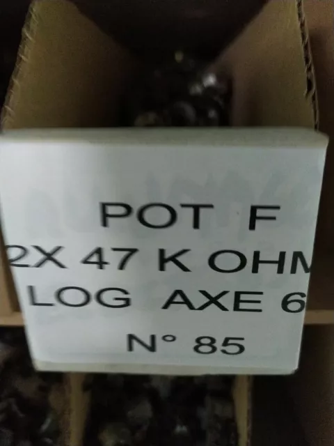 Potentiomètre Pot Potentiometer 2 x 47 K ohm F  Log  axe 6   P.N85