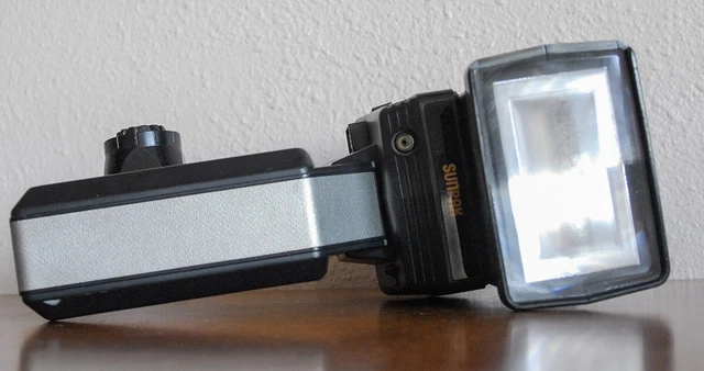 Sunpak Super 622 Handle Flash Strobe w Zoom Head - Auto Focus Capable