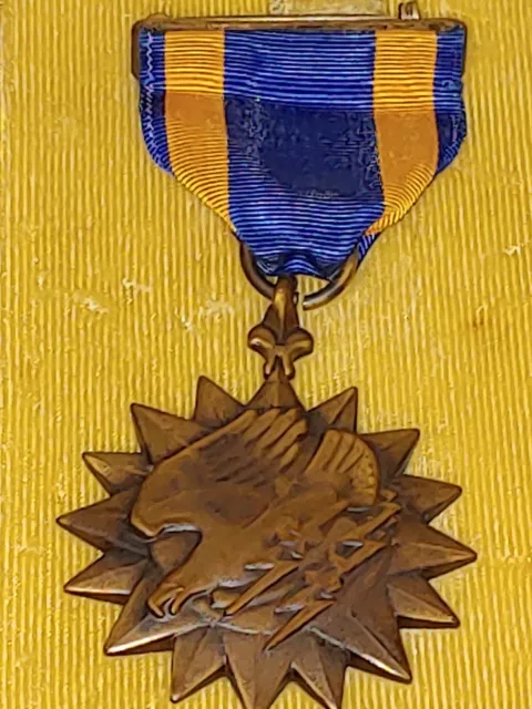 Vintage WW2 Era Air Medal