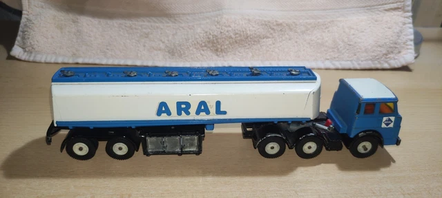 Siku 1/60 - Henschel F201S Citerne Aral