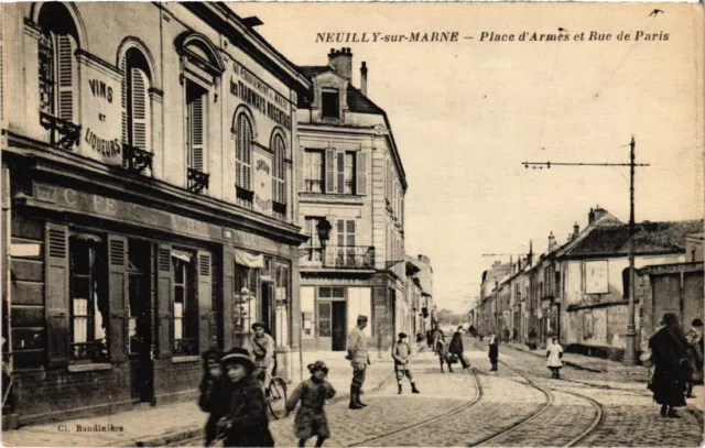 CPA Neuilly s Marne Place d'Armes et Rue de Paris (1360548)