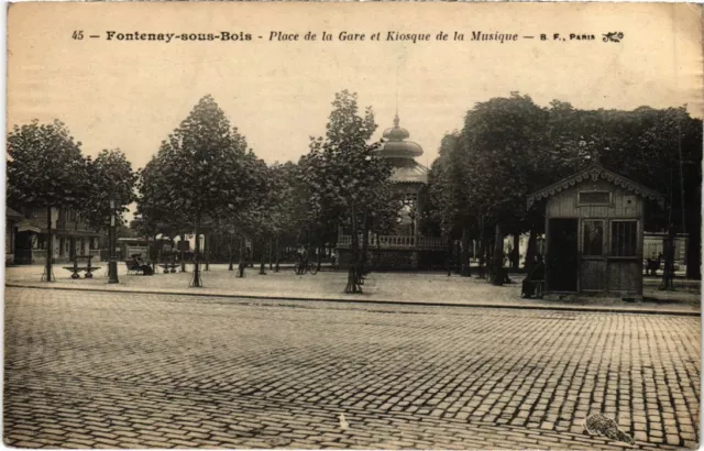 CPA AK Fontenay Place de la Gare et Kiosque de la Musique FRANCE (1282691)