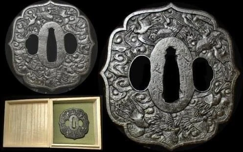 Japan antique Edo era Crane signed Choshu Inoue Tomonobu Tsuba Iron Box sword