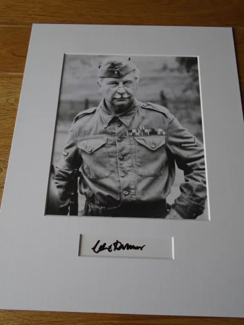 Clive Dunn Dads Army Genuine Signed Authentic  Autograph - UACC / AFTAL.