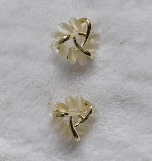 Boucles D'oreilles Clips Entrelacs De Perles Et Strass - Très Chic, Occasion Bon état