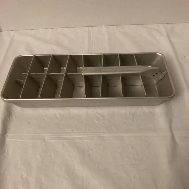 https://www.picclickimg.com/Oy0AAOSwSwtk6tTs/Vintage-Aluminum-Ice-Maker-Tray-16-Cube.webp