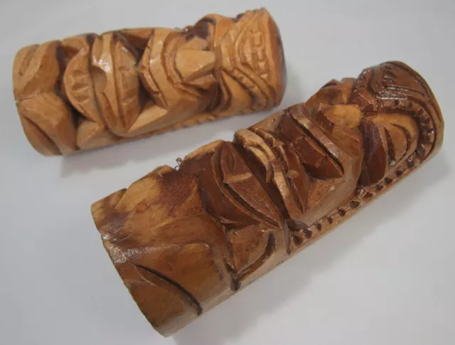 Par de estatuillas Tiki de madera talladas