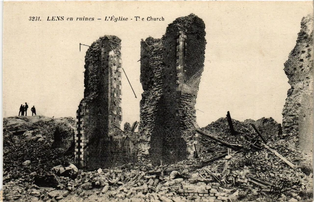 CPA MILITAIRE Lens en ruines-L'Eglise (316100)