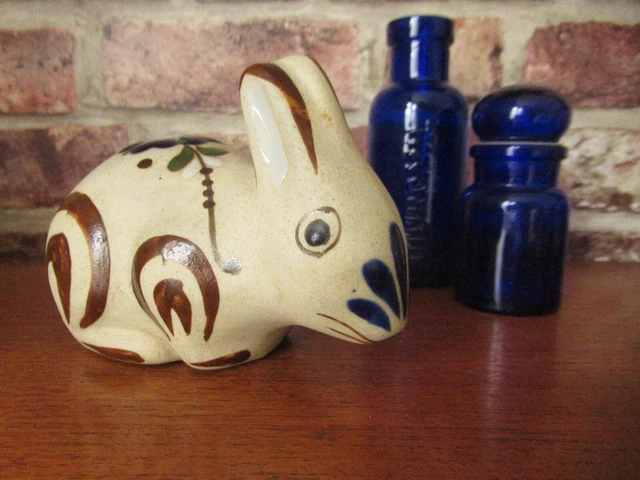 Tonala Keramik Kaninchen handbemalt Blumenmuster blau braun mexikanische Kunst Volkskunst